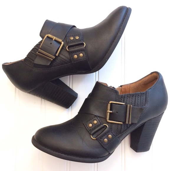 clarks indigo booties